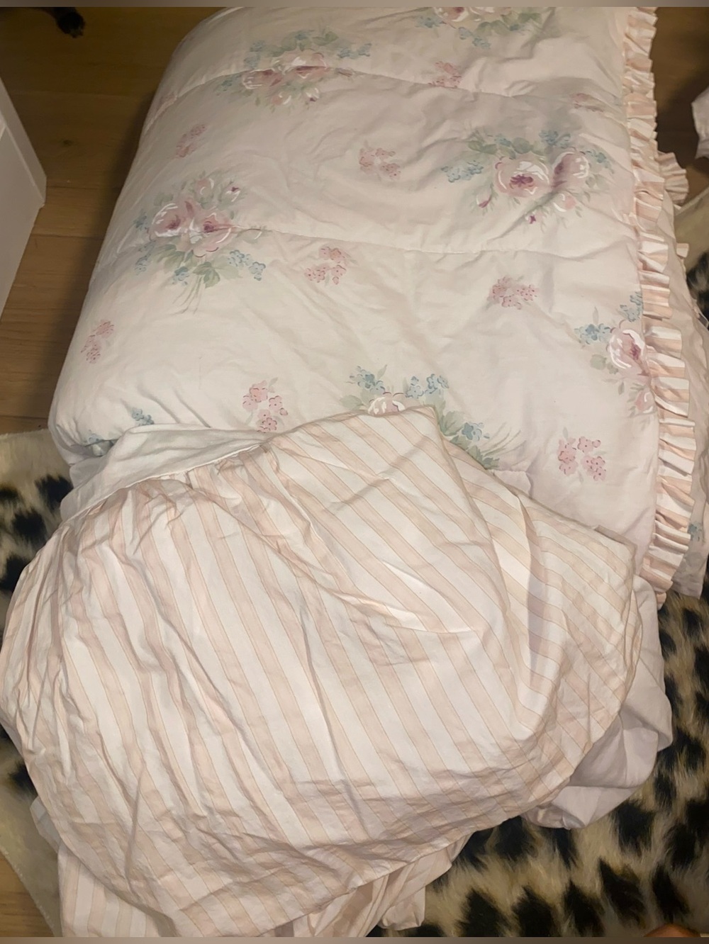 RARE! Simply Shabby Chic Rachel Ashwell Queen Comforter Quilt & Bed Skirt SET